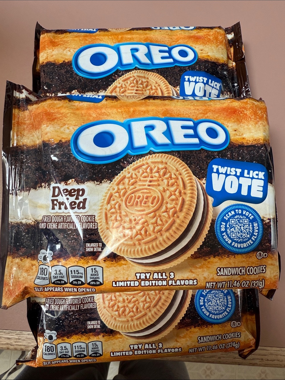 OREO Deep Fried Gold Sandwich Cookies - Limited Edition (Gold)